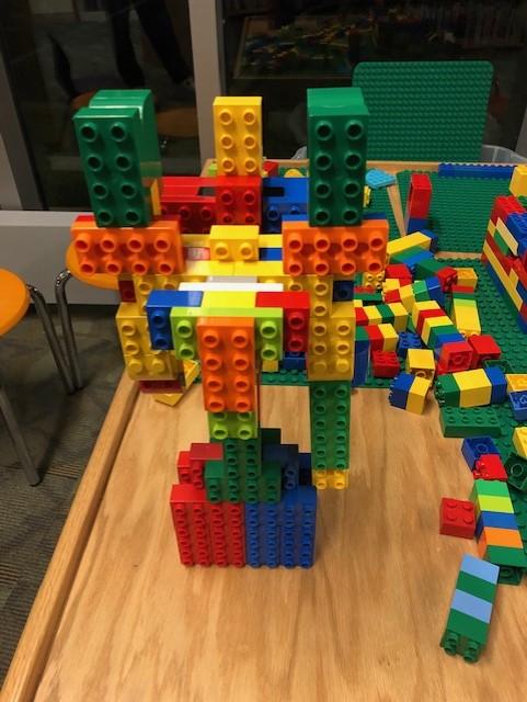 Wooden large LEGO/Duplo table with impressive robot